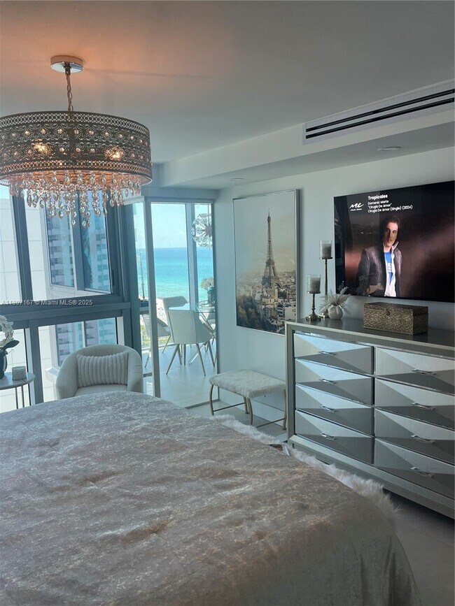 Building Photo - 2655 Collins Ave