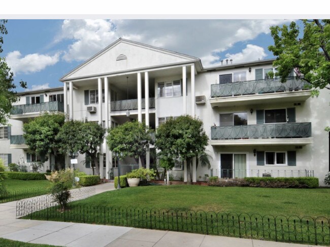 Front building - 1233 N Columbus Ave