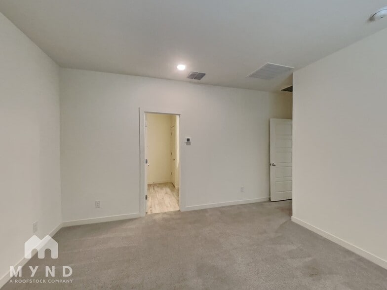 Building Photo - 961 E Wiley Way