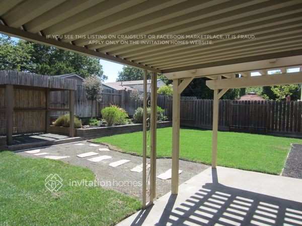 Building Photo - 160 Lakehurst Dr