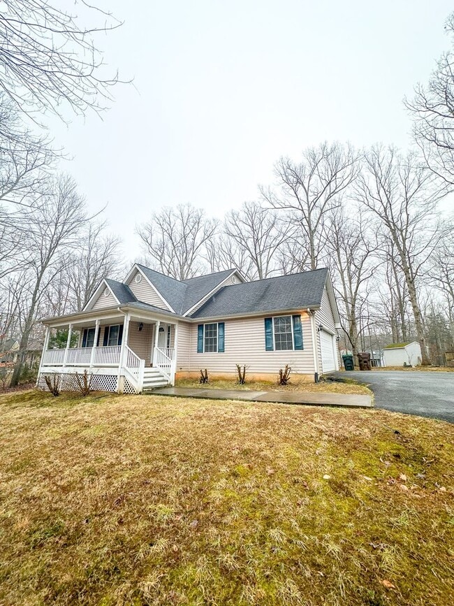 Building Photo - Beautiful 3bed 2 Bath Lake Monticello Rental