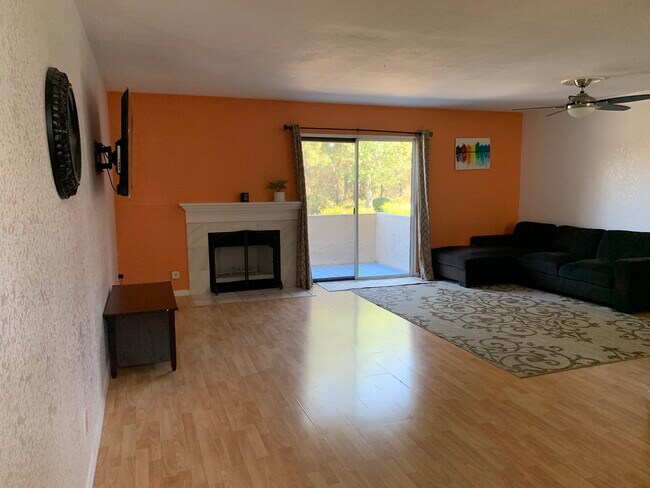 Large Living Room - 10021 Paseo Montril