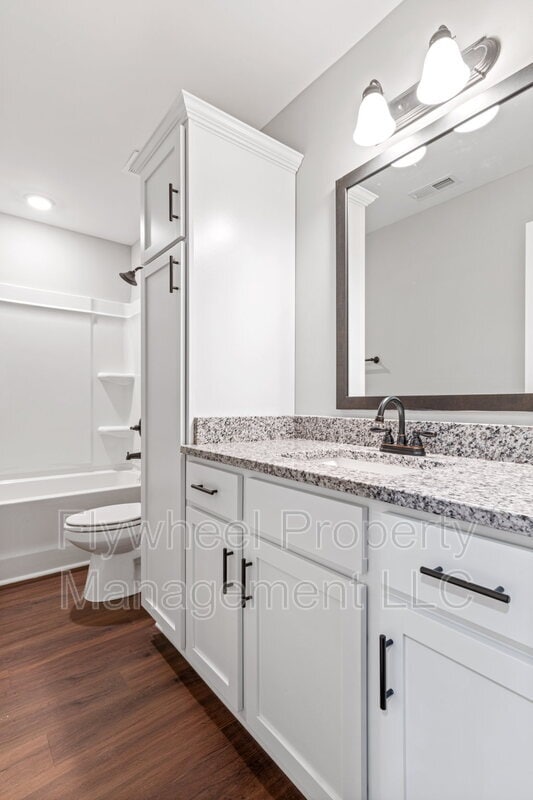 Building Photo - 2645a Bell St