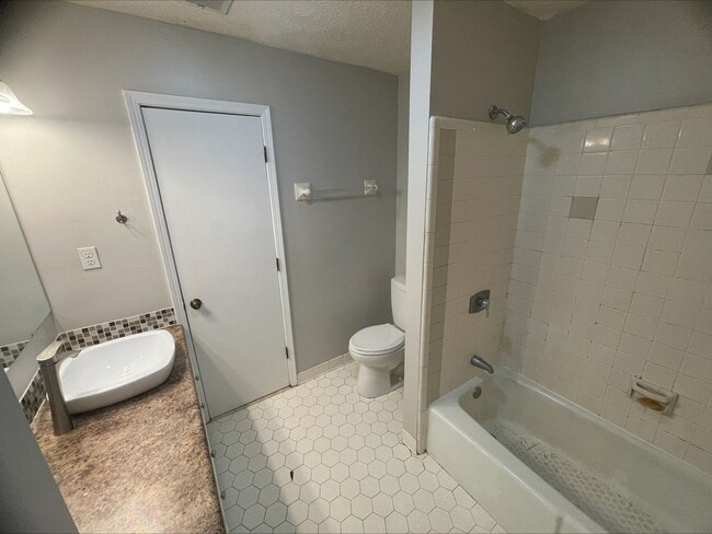 Building Photo - 105 Kimberly Dr