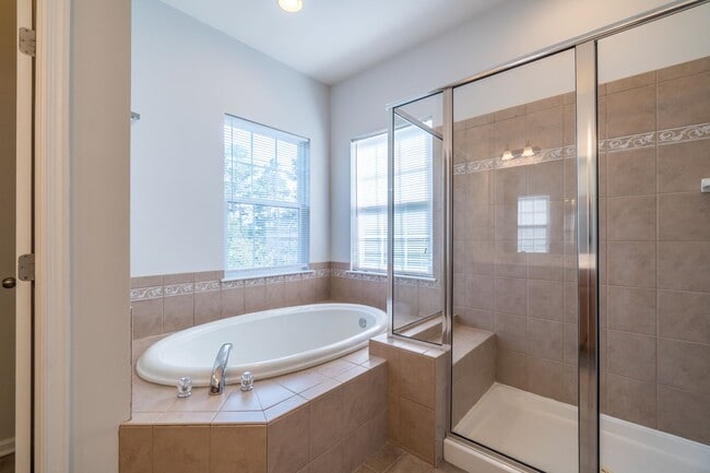 Building Photo - Gorgeous 3 Bedroom Townhome in Davidson