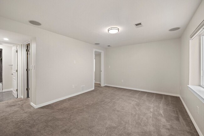 Building Photo - Move-In Ready 4 Bed, 3.5 Bath Home in Prime Loveland Location!