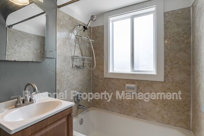 Building Photo - 4313 NE Valley View Ln