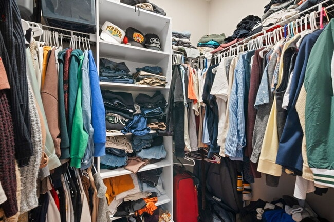 Building Photo - 624 N May St