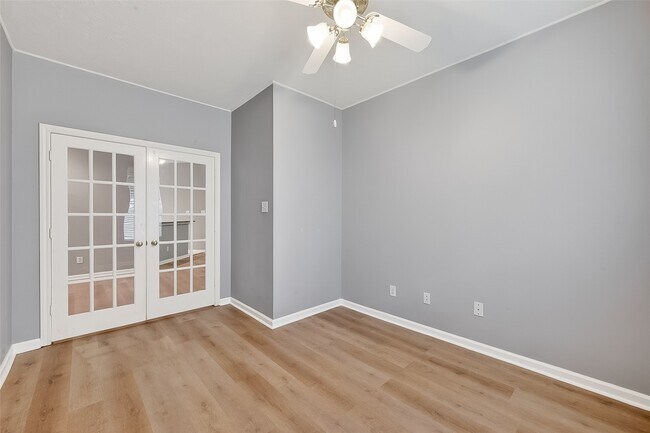 Building Photo - 23719 River Pl Dr