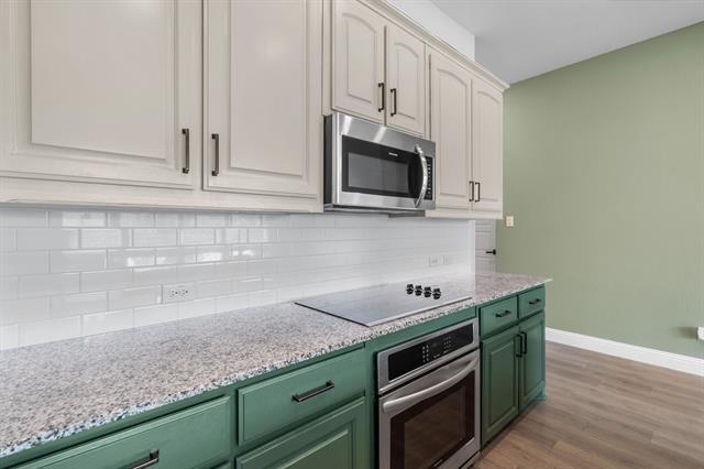 Building Photo - 1440 Lakeview Dr