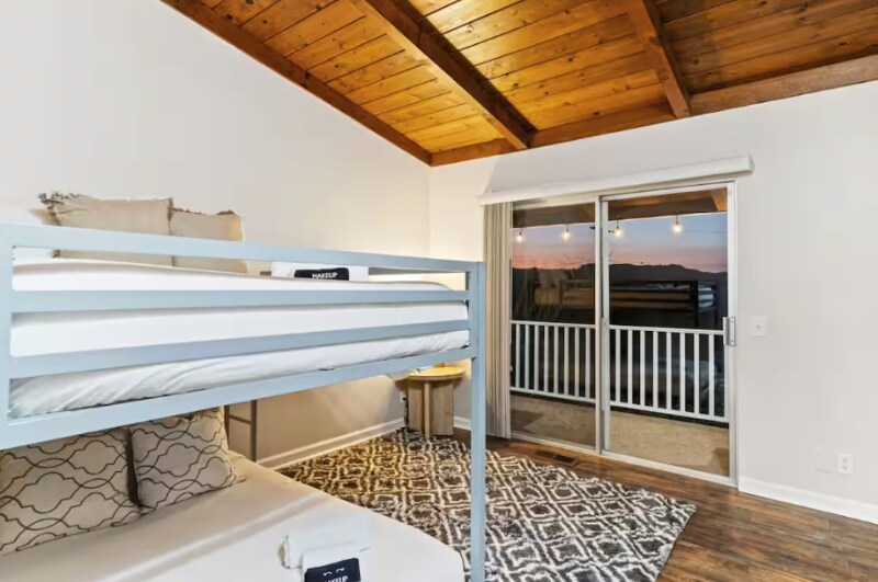 Building Photo - 321 W Kalmia St