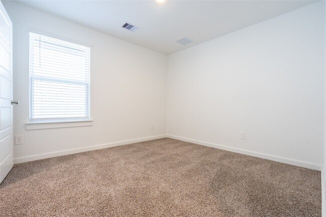 Building Photo - 12327 Brandenburg Gate Rd