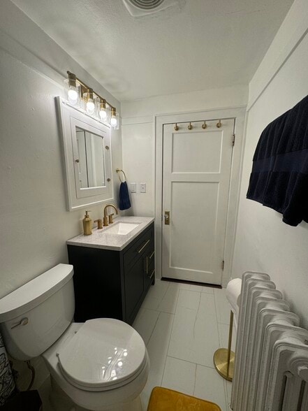 Bathroom - 821 E Pearson St