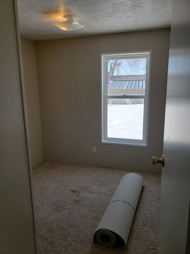 Building Photo - 3 Bed, 2 bath manufactured home in Egin!