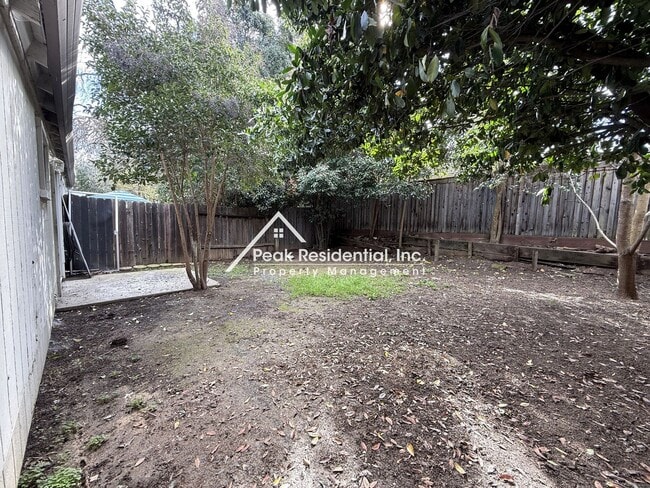 Building Photo - Wonderful 2bd/2ba Fair Oaks Duplex with Garage