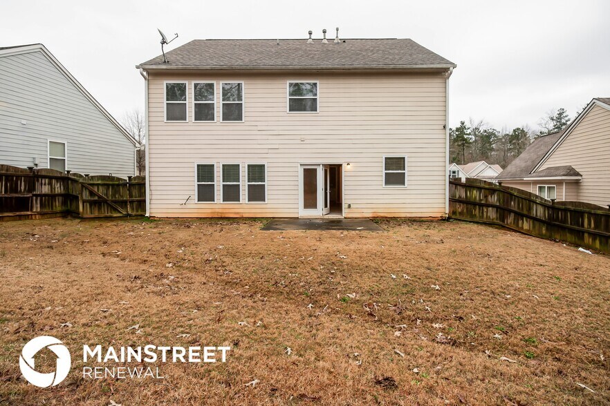 Building Photo - 2360 Village Green Dr