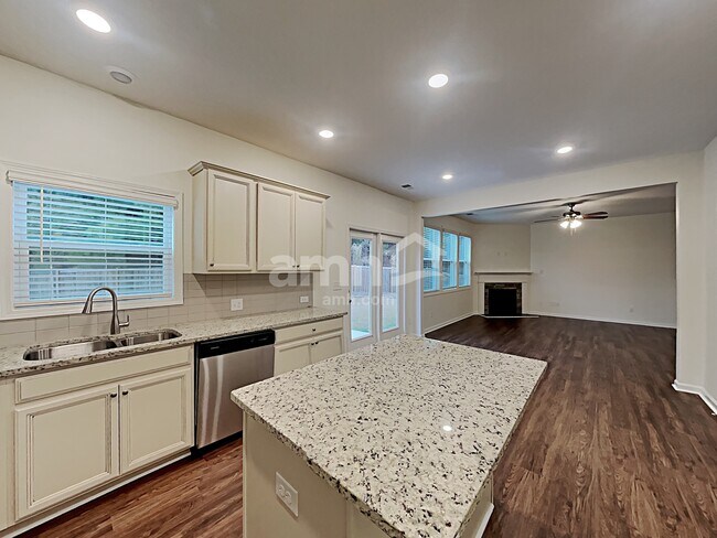 Building Photo - 85 Royalty Ln