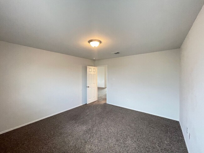 Building Photo - 1816 Cow House Ct