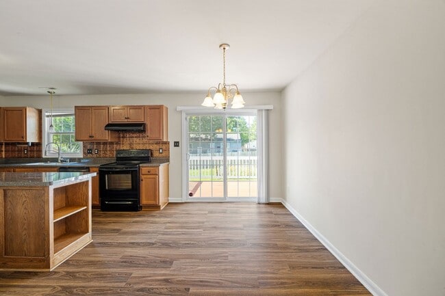 Building Photo - Recently Renovated 3 Bedroom Home in North...