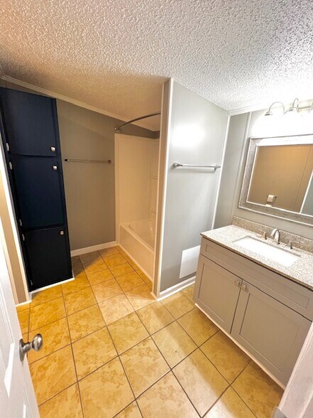 Building Photo - 3465 Calloway Dr