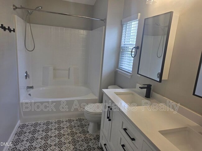 Building Photo - 124 Braeside Ct