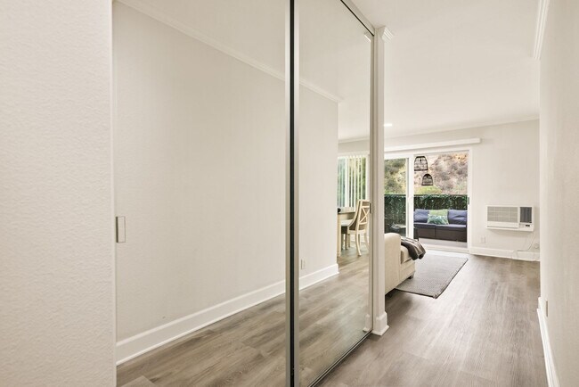 Building Photo - 8503 Villa La Jolla Dr