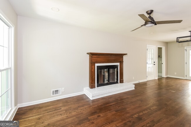 Building Photo - 2730 Cedarbrook Dr