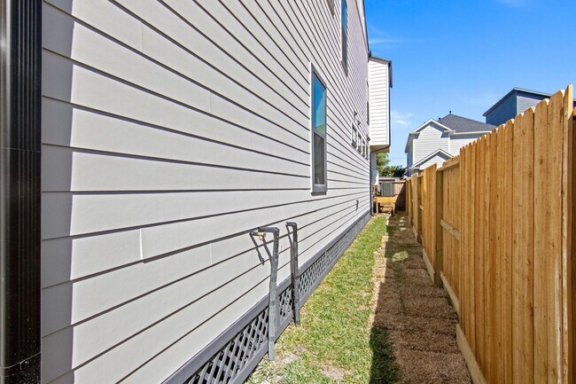 Building Photo - 4805 Paula St