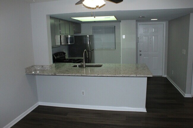 Building Photo - Totally renovated 2-bedroom, 2-full-bath townhome located in West Augusta