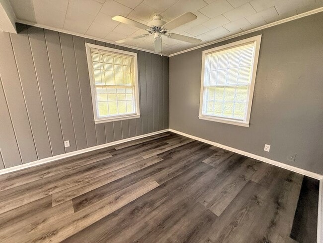 Building Photo - House in Benton