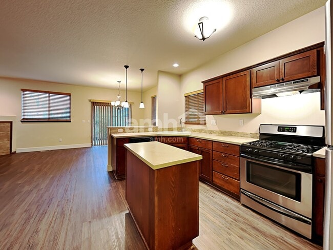 Building Photo - 33586 SE Steinfeld St