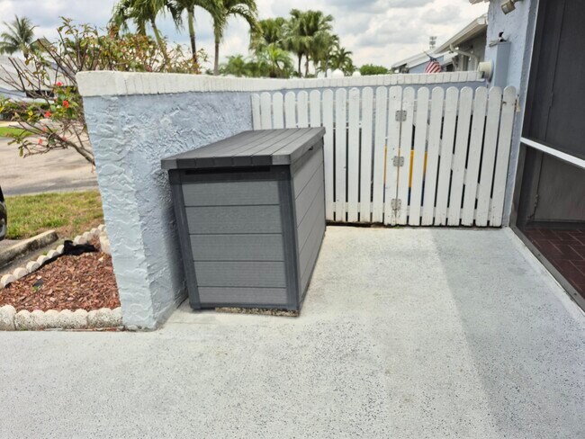 Building Photo - 4470 Lucerne Villas Ln
