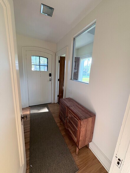 Shared hall - 4232 Urbandale Ave