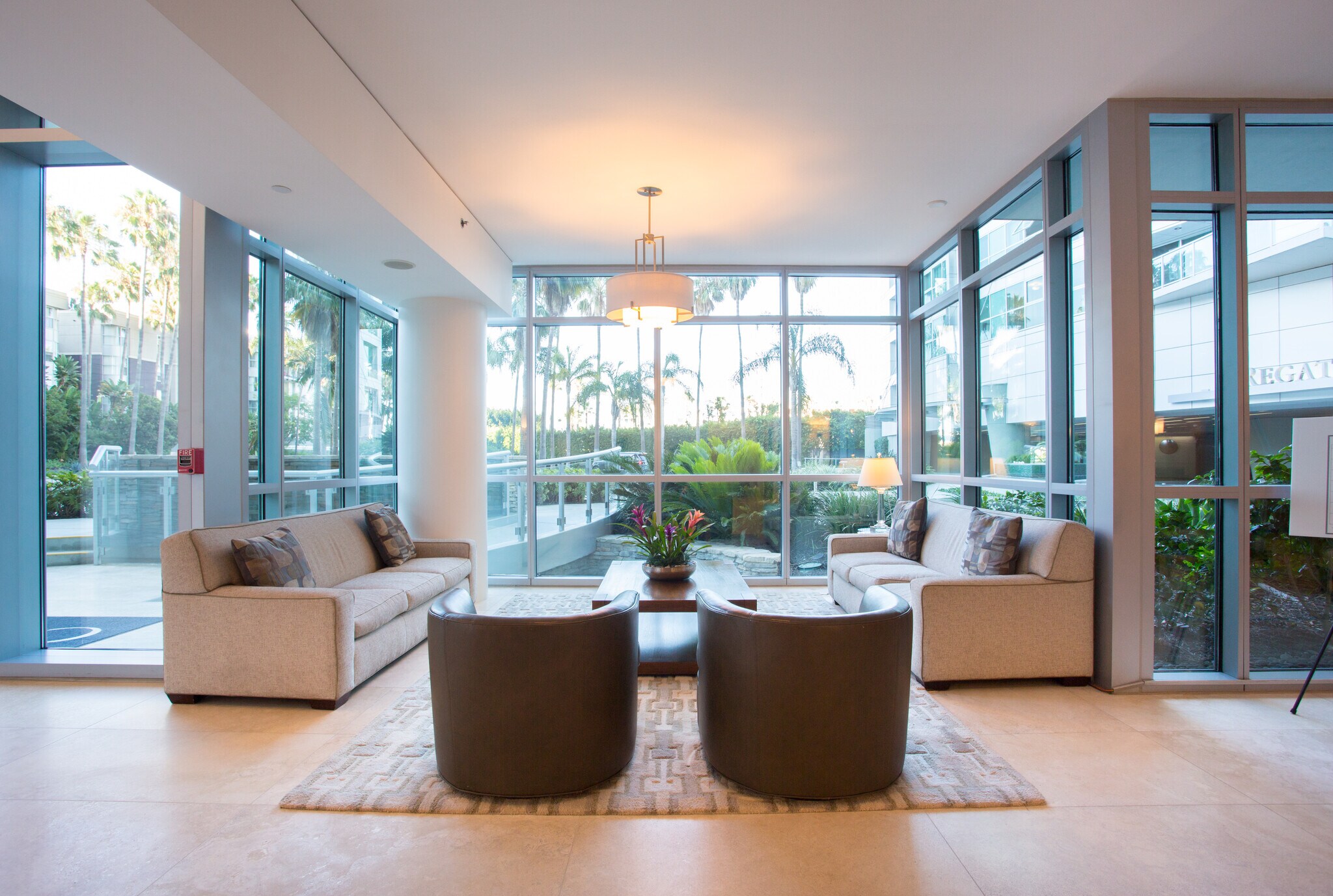 Building Photo - 13650 marina pointe Dr