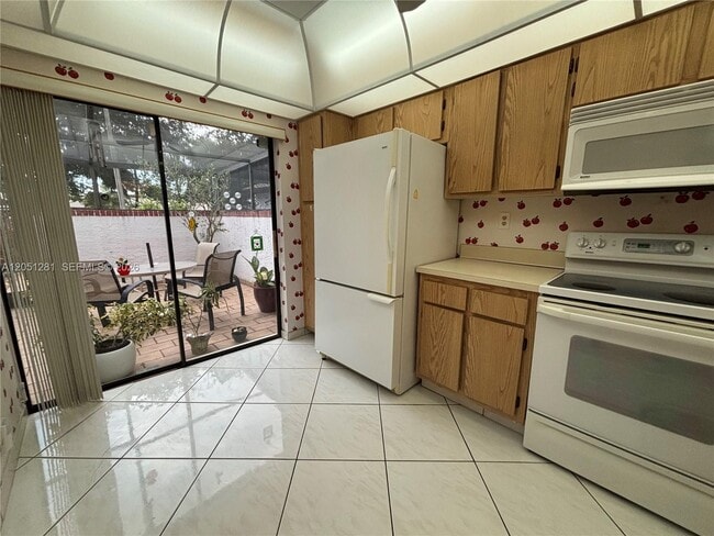 Building Photo - 6453 Pinehurst Cir