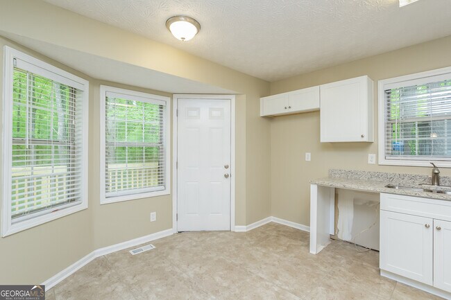 Building Photo - 6671 Emily Ln