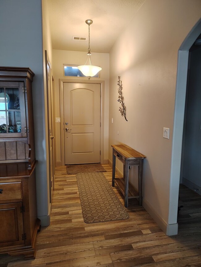 Building Photo - Cozy 3 Bedroom, 2 Bathroom Home in Washington!