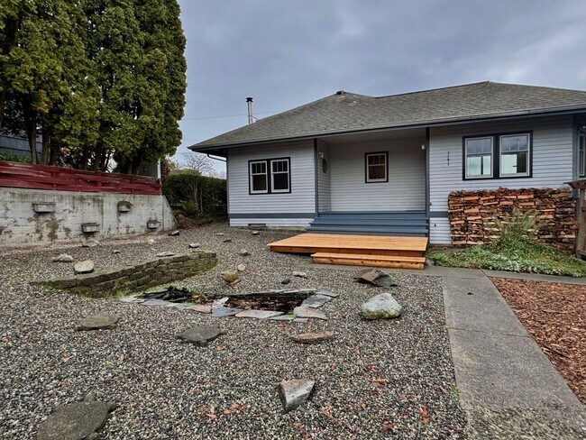 Building Photo - So close to the water you can hear the ferry announcements....oh and the sunrise is spectacular