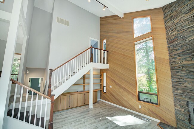 Building Photo - 5Bd/2.5Ba Kirkland Home