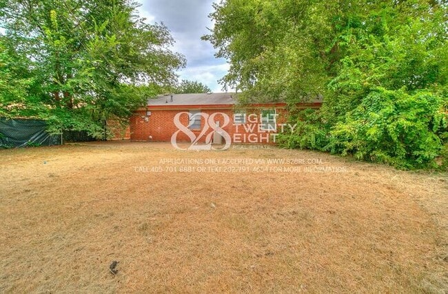 Building Photo - 3 Bedroom/1 Bath Single Family Home Just M...