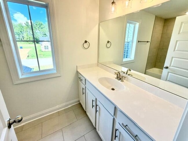 Building Photo - Now Leasing a Brand New 5-Bedroom 3 bath home in Olive Branch @ Southbranch
