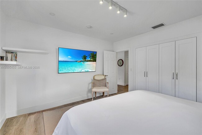 Building Photo - 3030 SW 2nd Ave