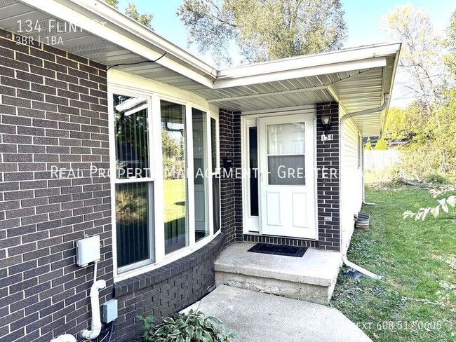 Primary Photo - Great 3 bedroom duplex in Sun Prairie