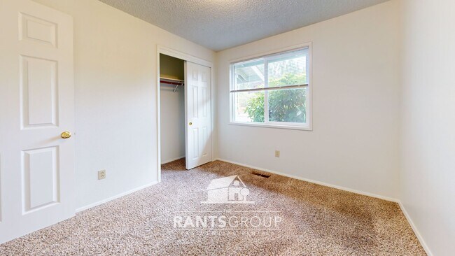 Building Photo - Spacious 3-Bed 2-Bath Tumwater Home with Large Yard! Close to I-5!