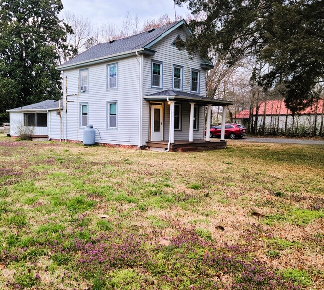 Building Photo - 1437 Fentress Rd