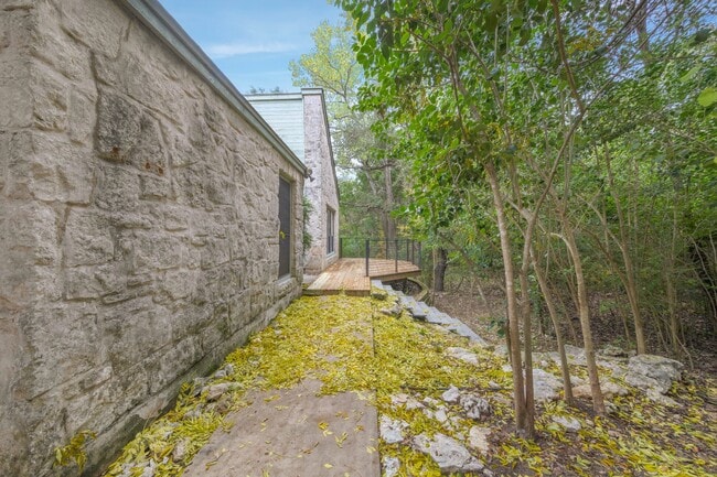 Primary Photo - 6504 Cat Creek Trail