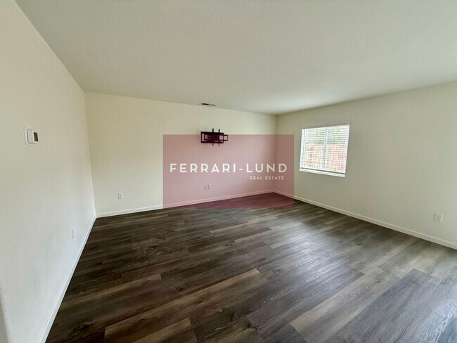 Building Photo - HOME in Lemmon Valley Community - Kay DeAlba!!