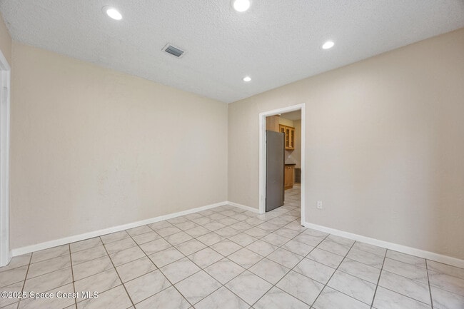 Building Photo - 138 W Pasco Ln