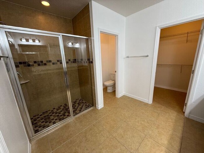 Building Photo - Spacious Groveland Home