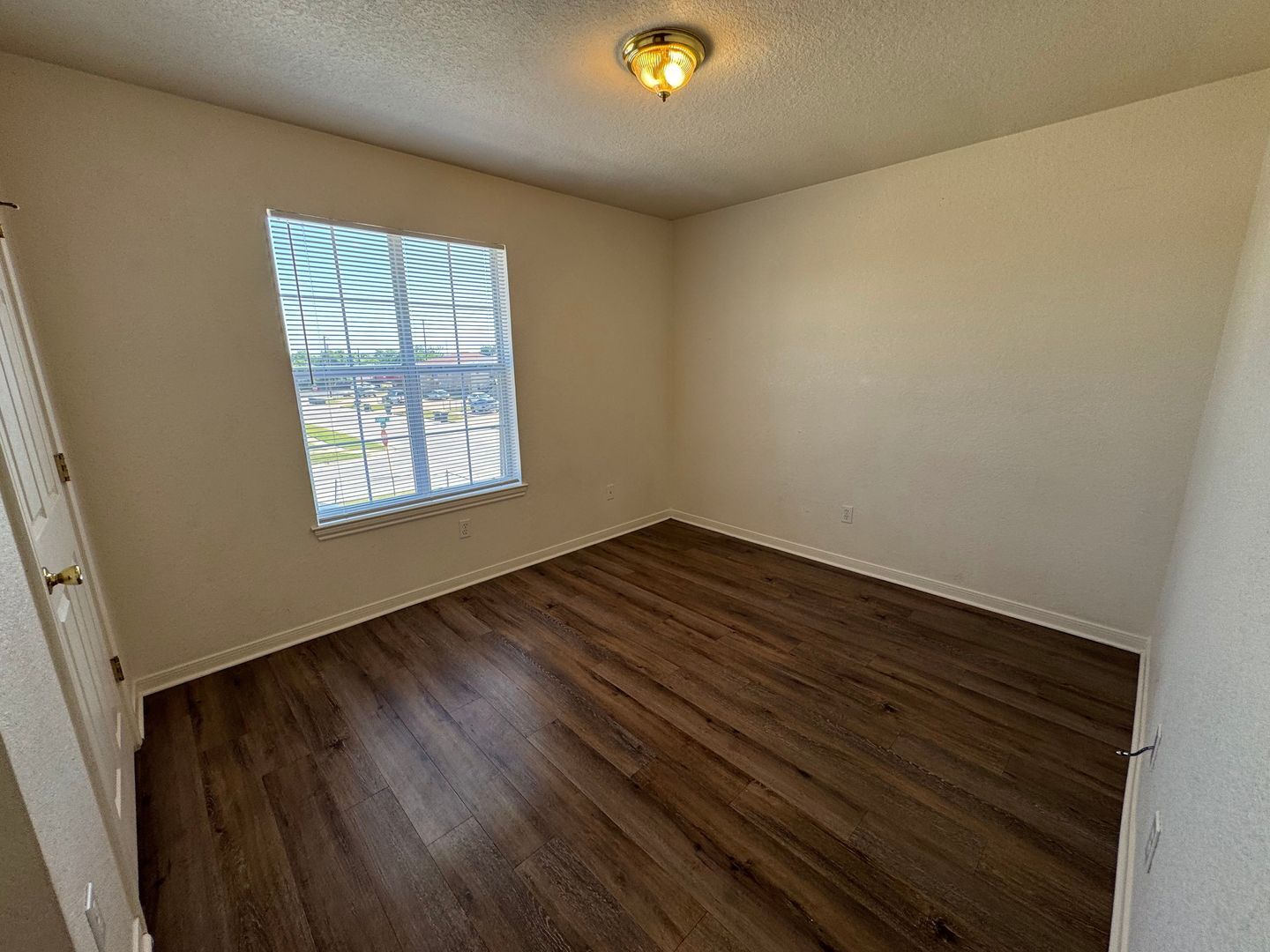 Building Photo - 1606 Dugger Cir